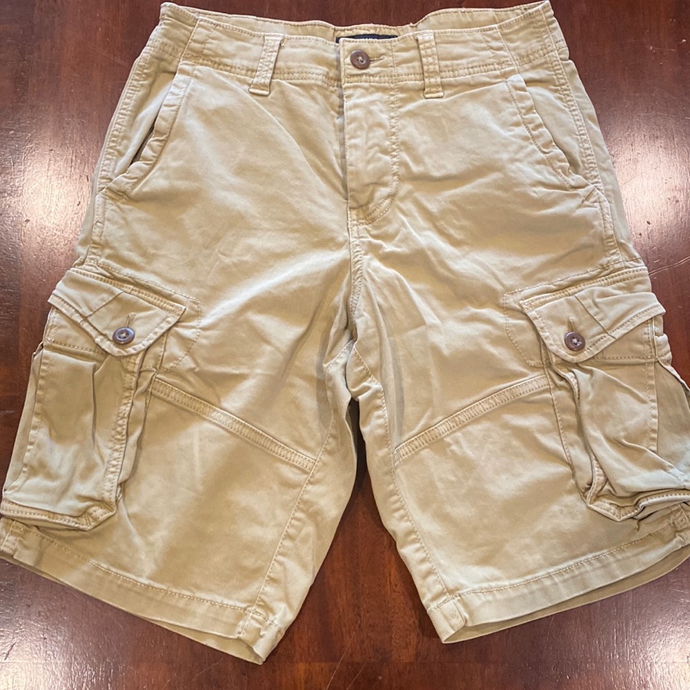 Men’s American Eagle cargo shorts - longer length
